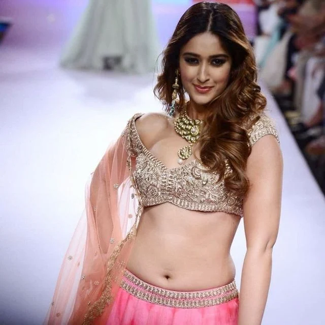 Ileana D'Cruz hot and sexy Nevel pics