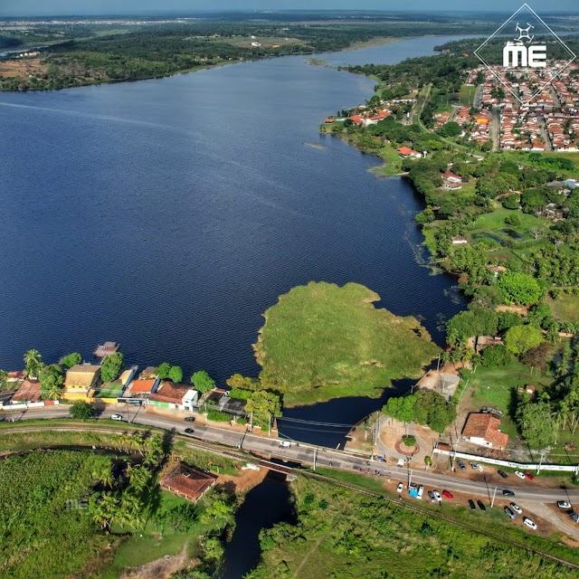 Grande bloco de terra com mato se solta na lagoa de Extremoz 