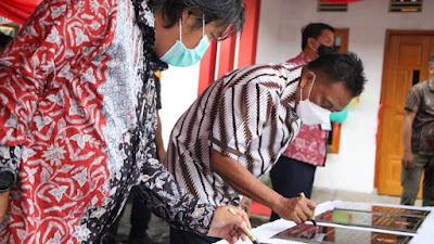 Gubernur OD dan Bupati JS Resmikan 6 Rumah Warga Panggu Yang Terdampak Banjir Bandang