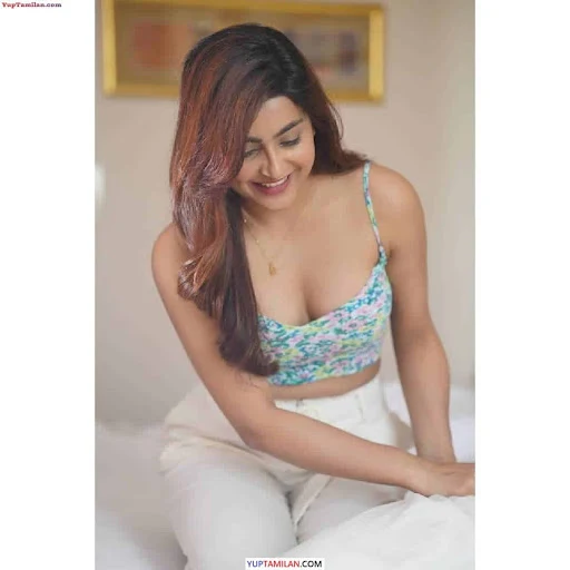 Avantika Mishra Sexy Hot Navel Pictures