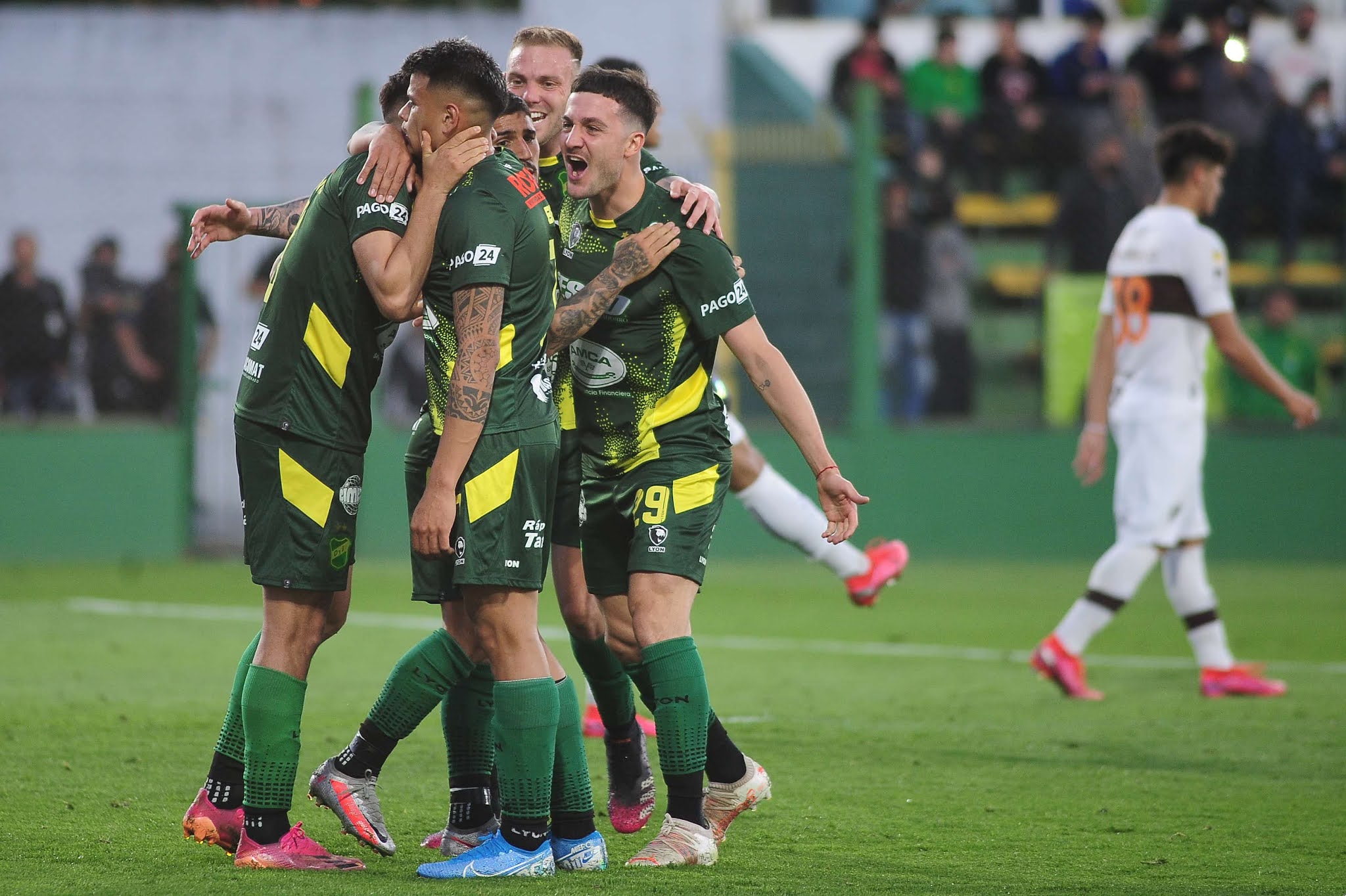 Defensa y Justicia derrotó por 2 a 1 de local a Platense, en el marco de la 18va fecha de la Liga Profesional de Fútbol (LPF), y alcanzó a Vélez Sarsfield en el quinto puesto, con 28 puntos.