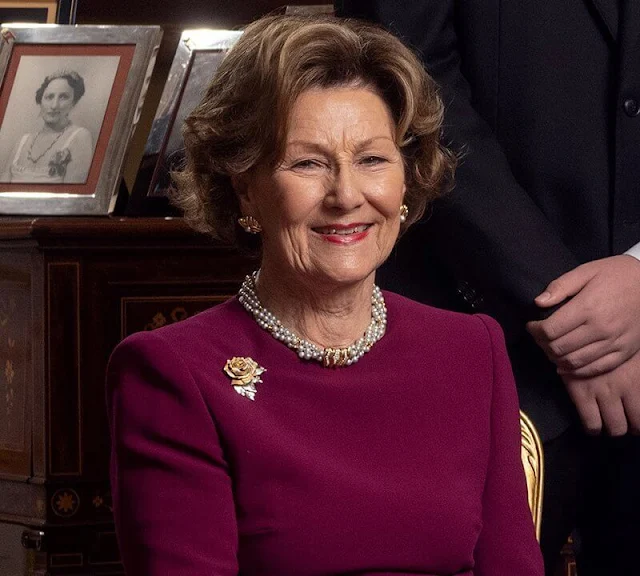 Queen Sonja of Norway. Gold diamond brooch