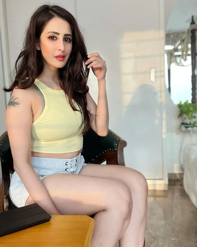 Indian Actress Chahat Khanna hot and sexy thighs and Butt | Chahat Khanna hot pictures in top And shorts jeans