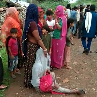 डम्पर की टक्कर से बाइक सवार दम्पती व बच्ची घायल, मासूम बेटे की मौत