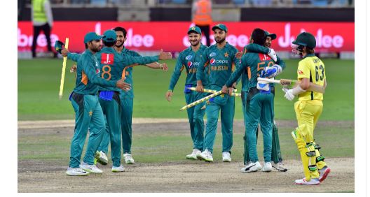 Pakistan favourites against Australia in role reversal