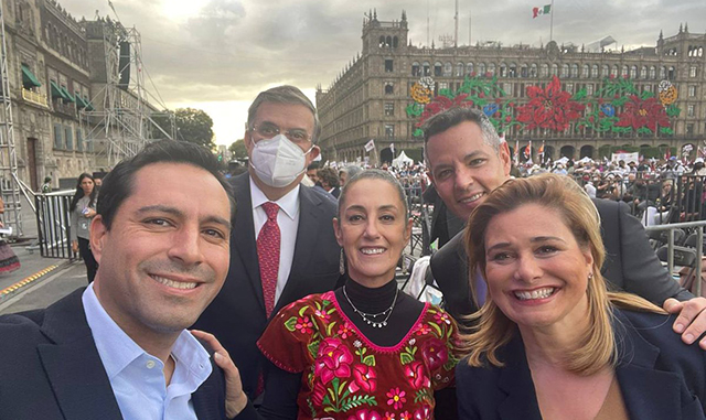 Gobernadores panistas de Yucatán y Quintana Roo en el Zócalo con AMLO