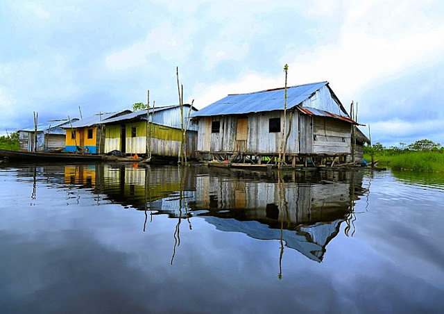 Idee Montijo's image of Belen residents floating in small boats along the flooded roadways.