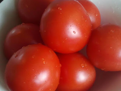 Sehat dan Cantik Hanya dengan Tomat Merah