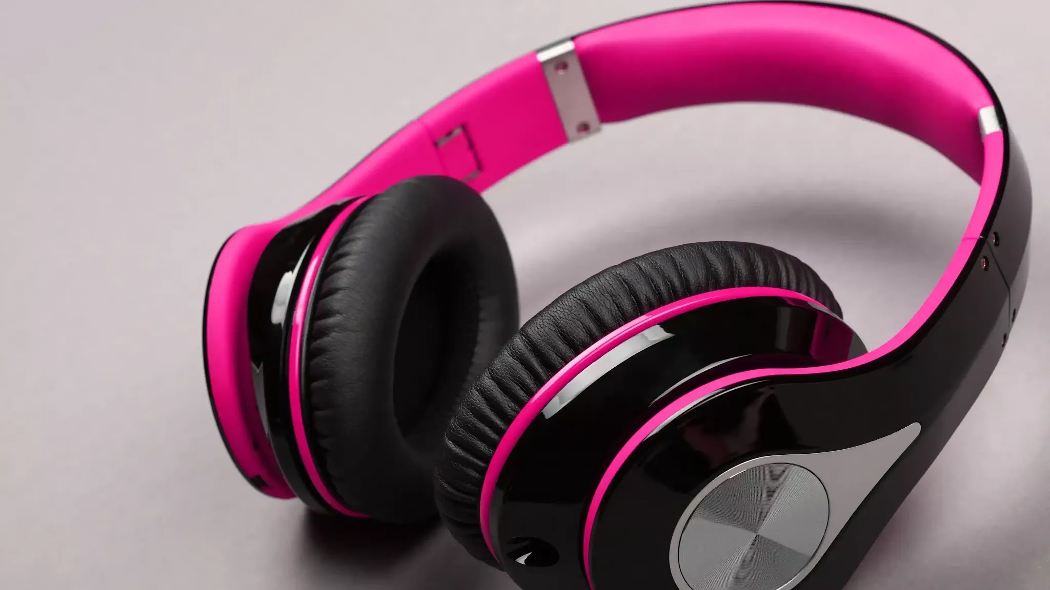Black pink headphones wallpaper