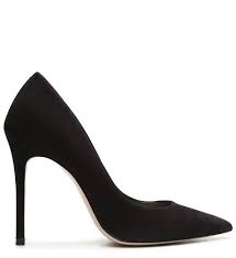 O scarpin é um  modelo clássico e muito versátil, o scarpin é um poderoso calçado que se ajusta em diversas ocasiões e  com diferentes tipos de looks e estilos. O scarpin é muito popular entre as mulheres que gostas de está sempre elegante, é um calçado coringa no armário. que não pode faltar.