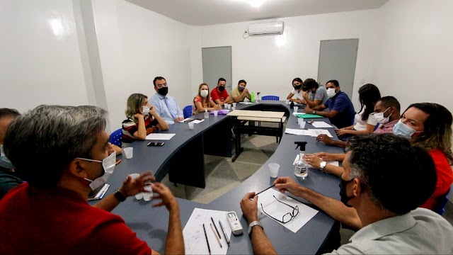 Prefeito Fábio Aragão anuncia “bônus tecnológico” para professores efetivos do município