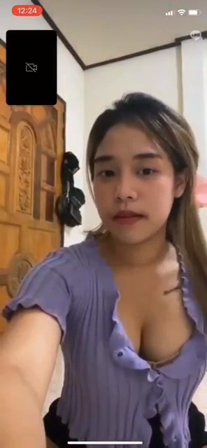 คลิปหลุดทางบ้าน สาวน้อยน่ารักโชว์หัวนมสวยมาก (มีคลิป)