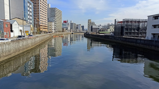 寝屋川を渡る