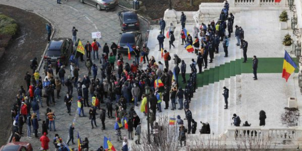 Parlamento Rumeno sotto assedio dai rivoltosi per la livertà