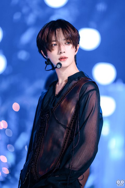 [enter-talk] TXT'S BEOMGYU IS SERIOUSLY HANDSOME ㅠㅠ