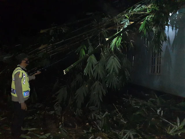 Dua Rumah Warga Dan Satu Kandang Kambing Rusak di Kutasari Begini Kronologinya