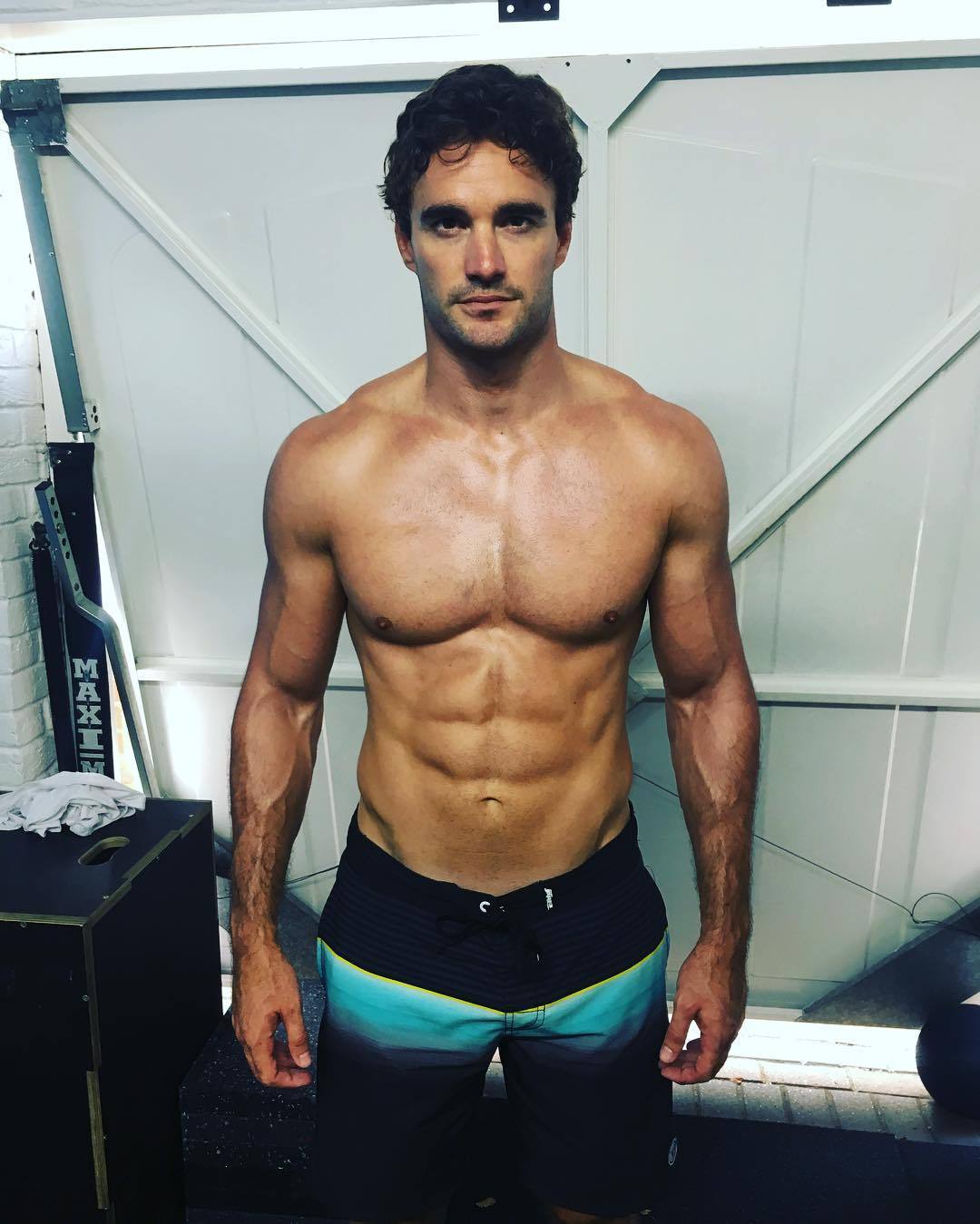 strong-shirtless-sexy-guy-thom-evans-nicole-scherzingers-boyfriend