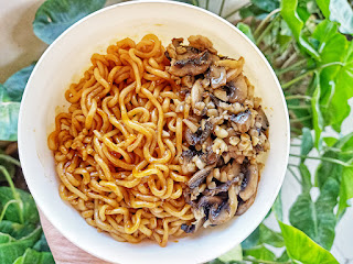 Nissin Gekikara Ramen Rasa Hot Chicken, nissin noodles, noodle review, Instant noodle review, food blog, top food blog, top pakistani blog, instant noodles, top instant noodles