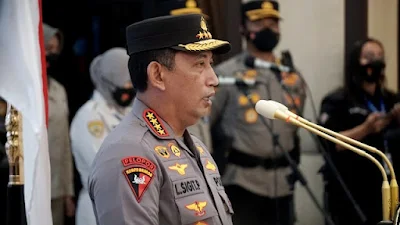 Kapolri Jenderal Listyo Sigit Prabowo saat melantik eks pegawai KPK sebagai ASN Polri di Mabes Polri, Jakarta, Kamis (9/12/2021). Foto: Jamal Ramadhan/kumparan