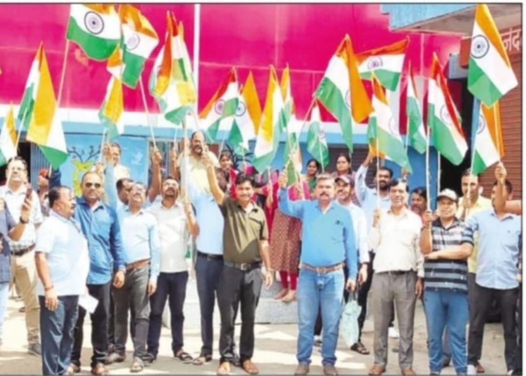 हर घर तिरंगा अभियान के अंतर्गत निकाली रैली, लहराया तिरंगा