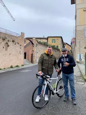 carbon road gravel bike rental in Siena Strade Bianche