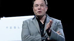 Elon Musks hỏi trên Twitter liệu anh có nên bán 10% cổ phiếu Tesla hay không, và  đã có Hơn 2 triệu người đã bỏ phiếu
