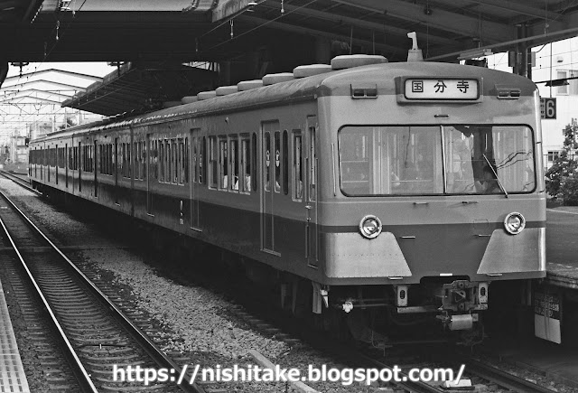 国分寺線の赤電701系753F。　東村山　1982.4.26