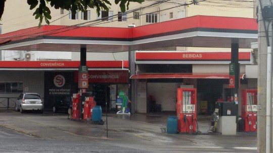 No Meio do Caminho Tem Uma Loja de Conveniência