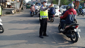 H+6 Hari Raya Idul Fitri Personil Pos Gatur Mengger Dayeuhkolot Jalan Moch Toha Laksanakan Pelayanan Pengaturan