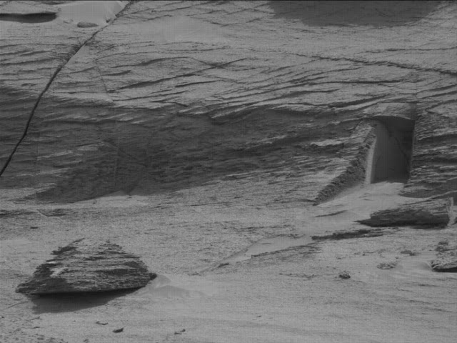 Penampakan Aneh di Mars Dikira Pintu Rahasia Alien  