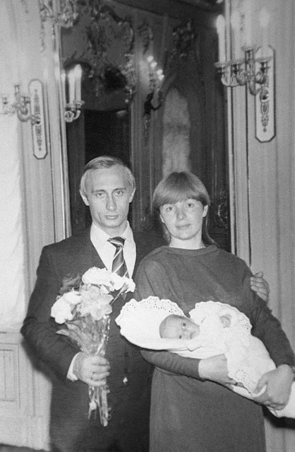 Vladimir Putin com sua esposa Lyudmila e filha Maria.