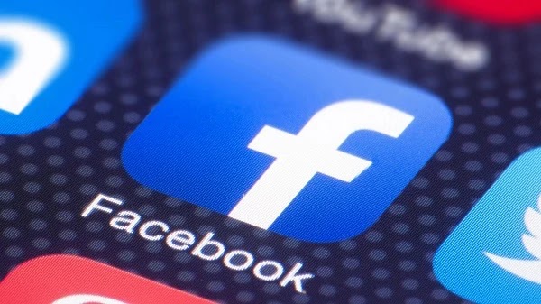 Facebook أحد أفضل 10 تطبيقات أساسية للايفون