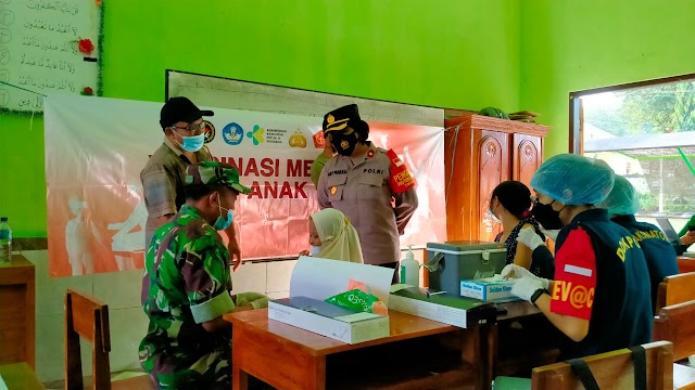 Wakapolres Kungkung Cek Vaksinasi Anak Usia 6-11 Tahun di Sekolah MII