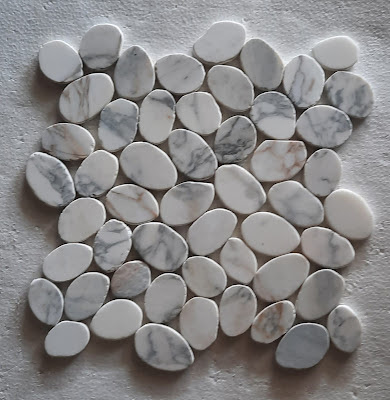 Bianco Calacatta Sliced Round Medium Tumbled Marble Pebble Mosaic Tile