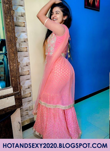 Suhana Khan's Tik Tok Hot Photos Actress Trend