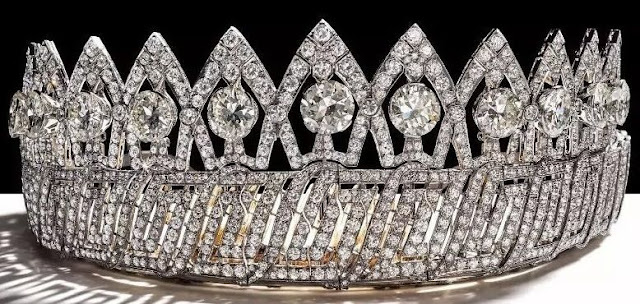 nine provinces tiara diamond belgium van bever queen astrid