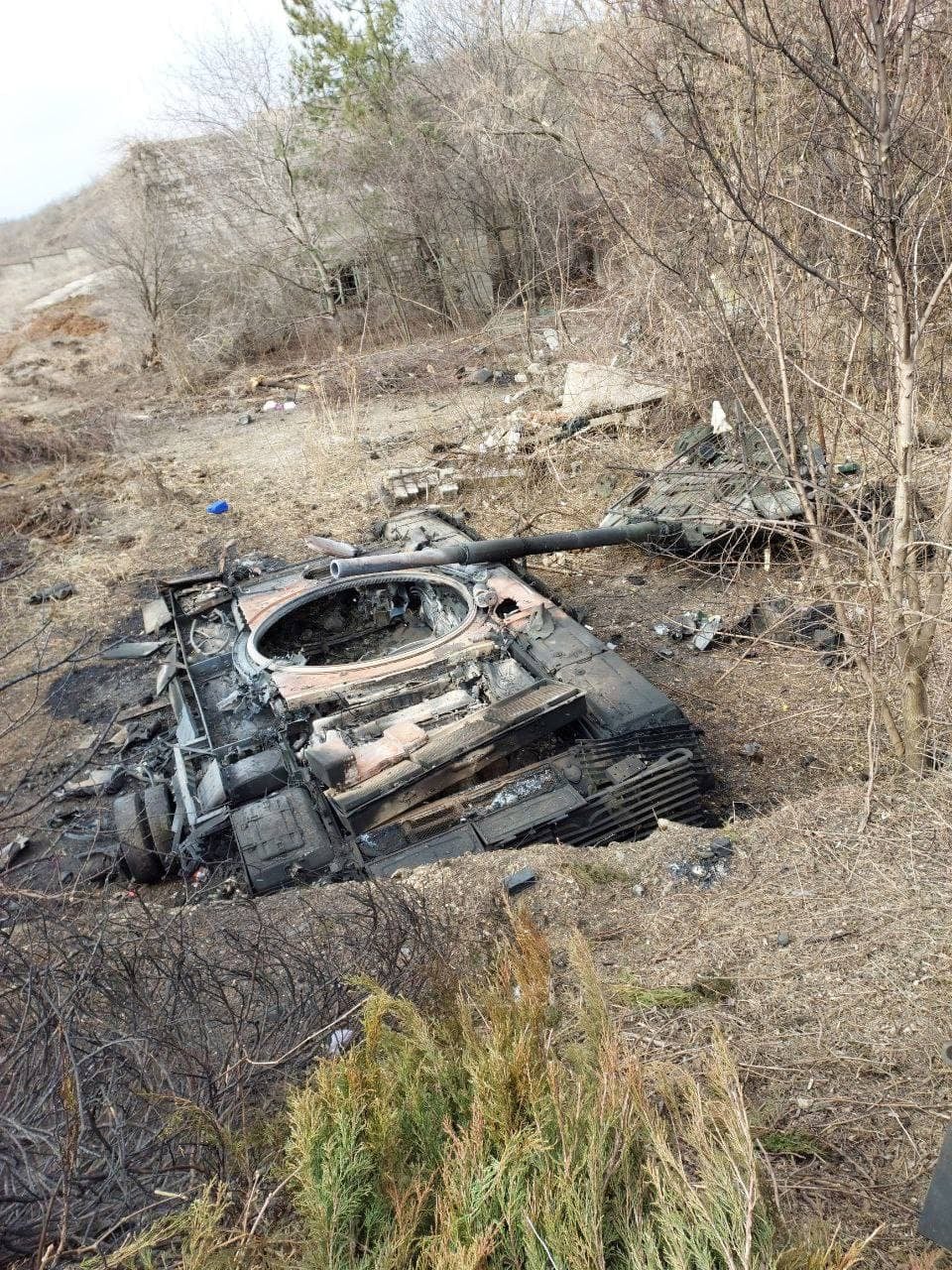 Разбитые позиции российско-фашистских оккупантов около Мариуполя, 06/03/2022