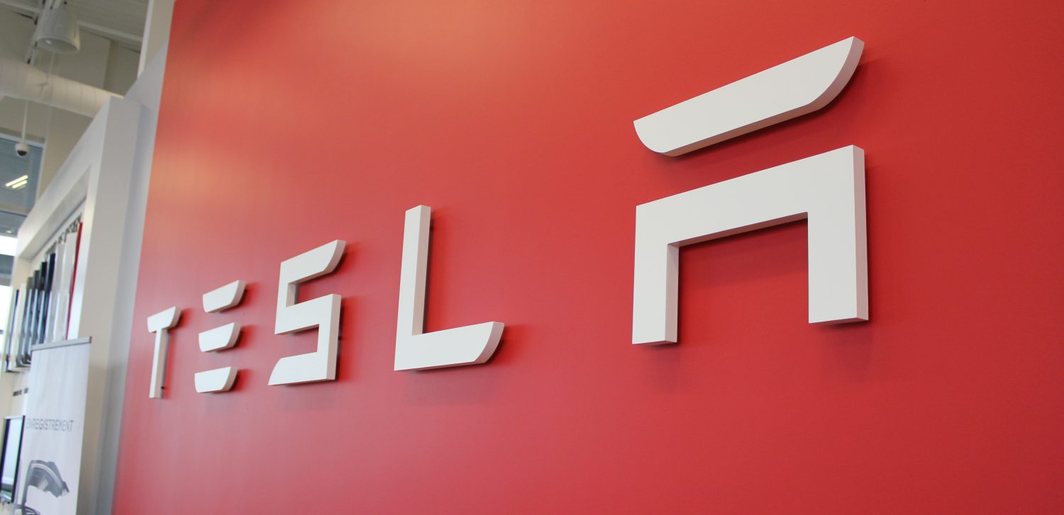 Tesla (TSLA) hits a new all-time high thanks to a large rental order and a new price target of $1,200