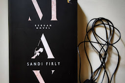 Resensi Novel MAY (Sandi Firly)