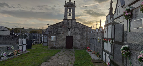 Iglesia cementerio en Pacio. Concejo de Friol