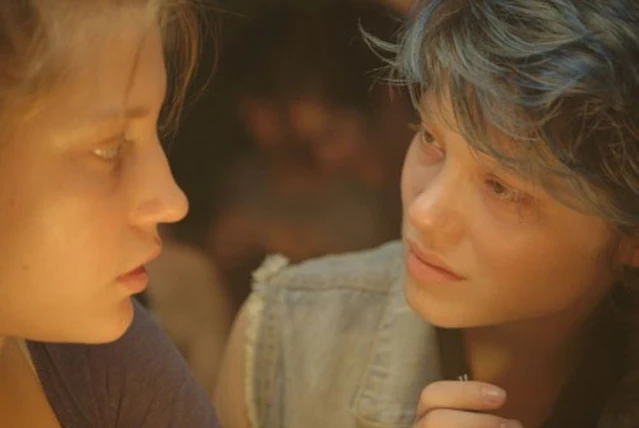 Blue is the warmest Color (الأزرق هو اللون الأكثر دفئا)