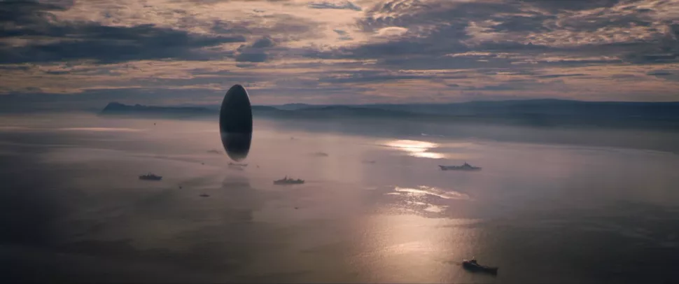 um quadro do filme de ficção científica de 2016 " Arrival".No filme , 12 naves alienígenas pousam na Terra em várias partes do mundo . _