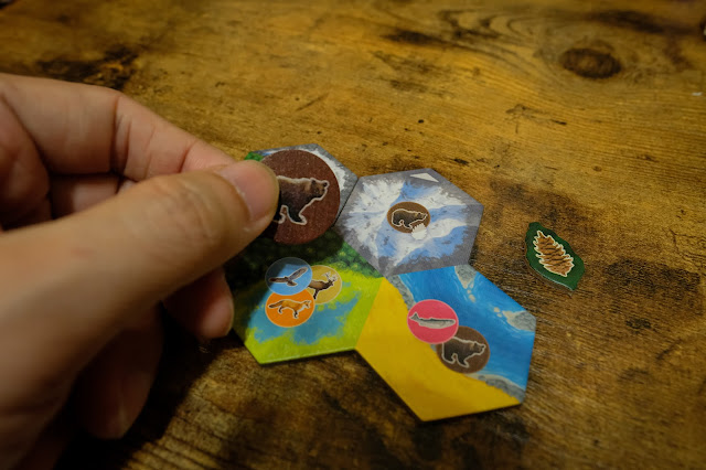cascadia board game 放置野生動物在基石生態板塊可以獲得自然標記物