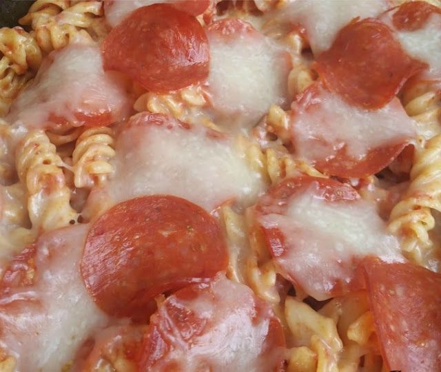 Cheesy Rotini Pizza Bake with Pepperoni and Cheese