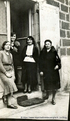 photo de famille noir et blanc : femmes au travail