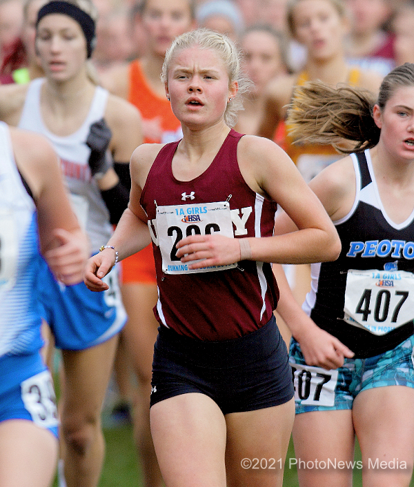 Audrey Hancock runs at the 2018 state XC