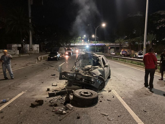Dos personas muertas en fatal  accidente de tránsito en la Francisco Fajardo,Caracas