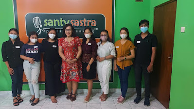 Santy Sastra Melatih MC Truna Truni Desa Dangin Puri Kauh Denpasar (1)