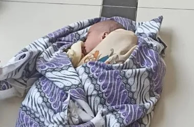 Bayi Laki Ditemukan Warga Dalam Kamar Mandi Masjid