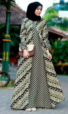 Baju Batik Pesta Wanita Muslimah